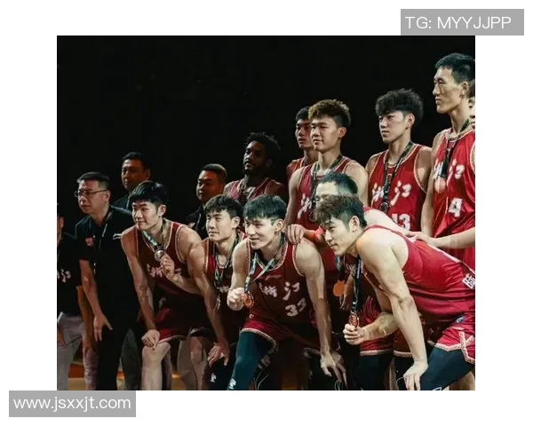 上海羽毛球队在洲际杯积分榜中以63分稳居第一名展现强劲实力